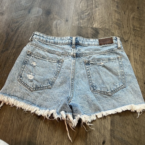 Hidden Jean Shorts - Picture 3 of 3